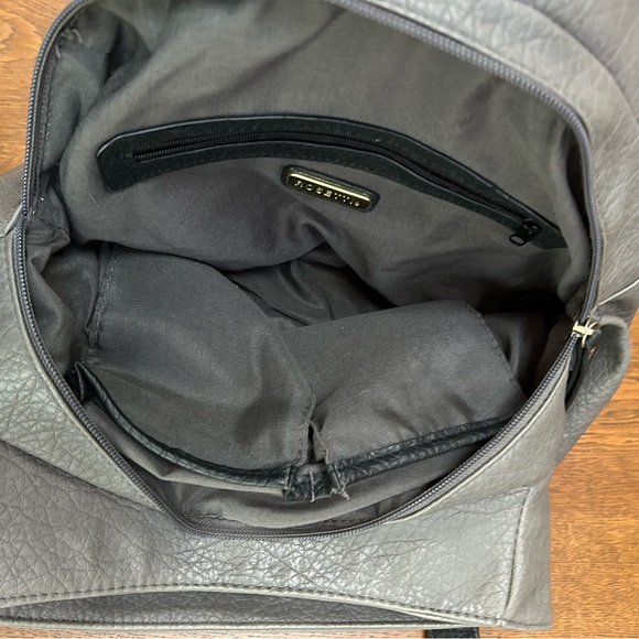 Rossetti -gray w black trim shoulder bag, roomy, lots of compartments. Gold trim - Picture 6 of 8